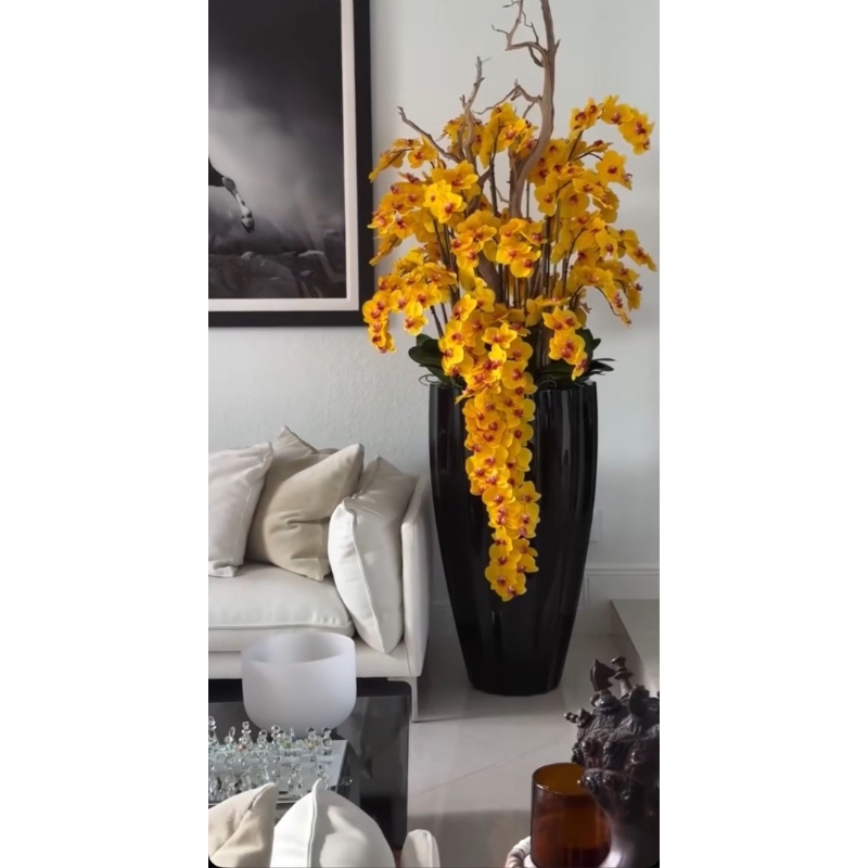 Premium San Jose Vase in sandigem Beige mit weißen Orchideen im Wasserfall-Design