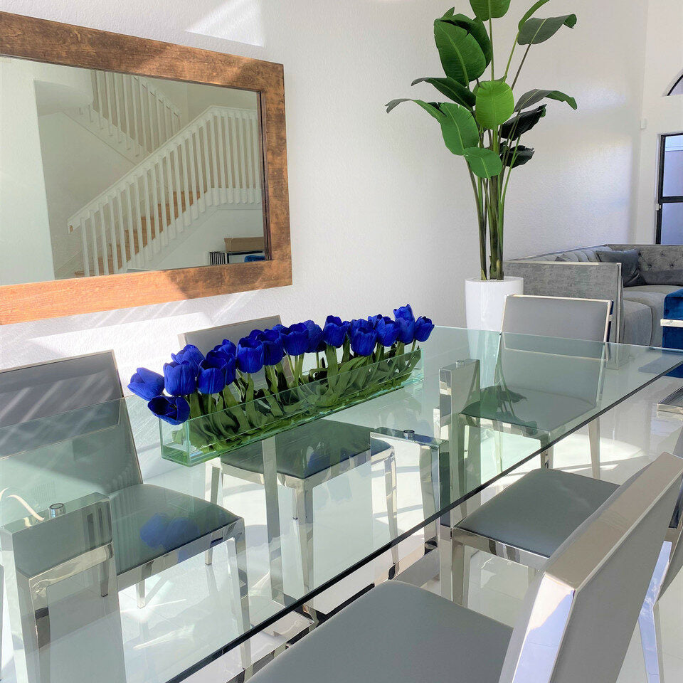 Premium Moderne Glasvase mit blauen Tulpen