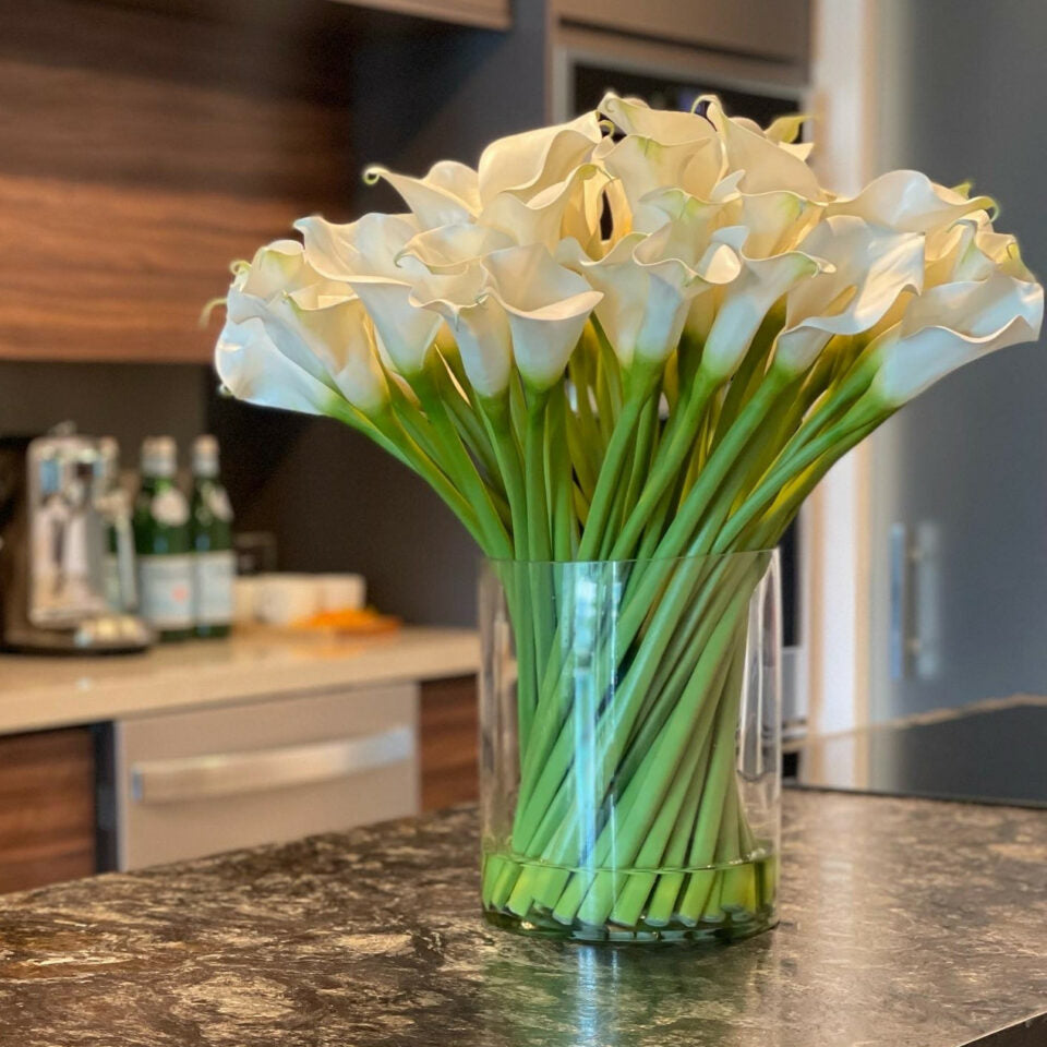 Premium Calla-Lilien im Glaszylinder