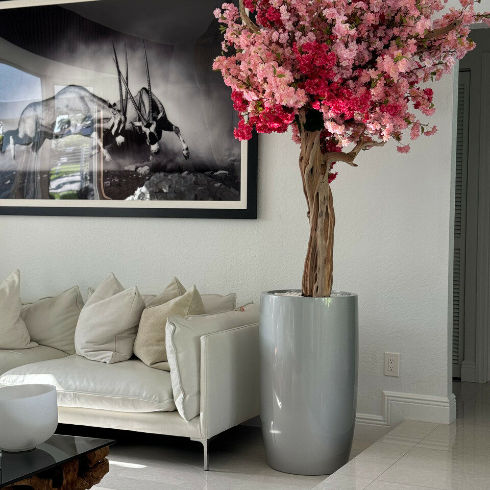Premium Lissabon-Vase in glänzendem Silber mit personalisierten dreifarbigen rosa Kirschblüten