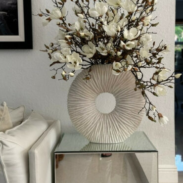 Premium Große Ewigkeitsvase mit Magnolien und Treibholz
