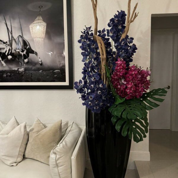 Premium San Jose Vase in glänzendem Schwarz mit Vanda-Orchideen
