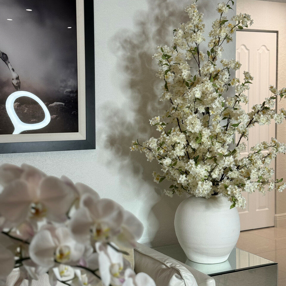 Premium Konos Vase mit Kirschblüten