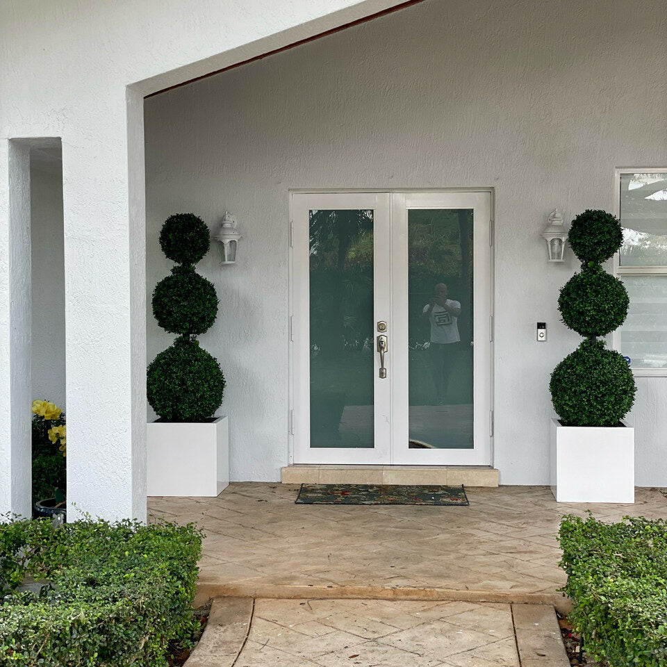 Premium Dreifachkugel-Topiary mit großem Fiberglas-Topf