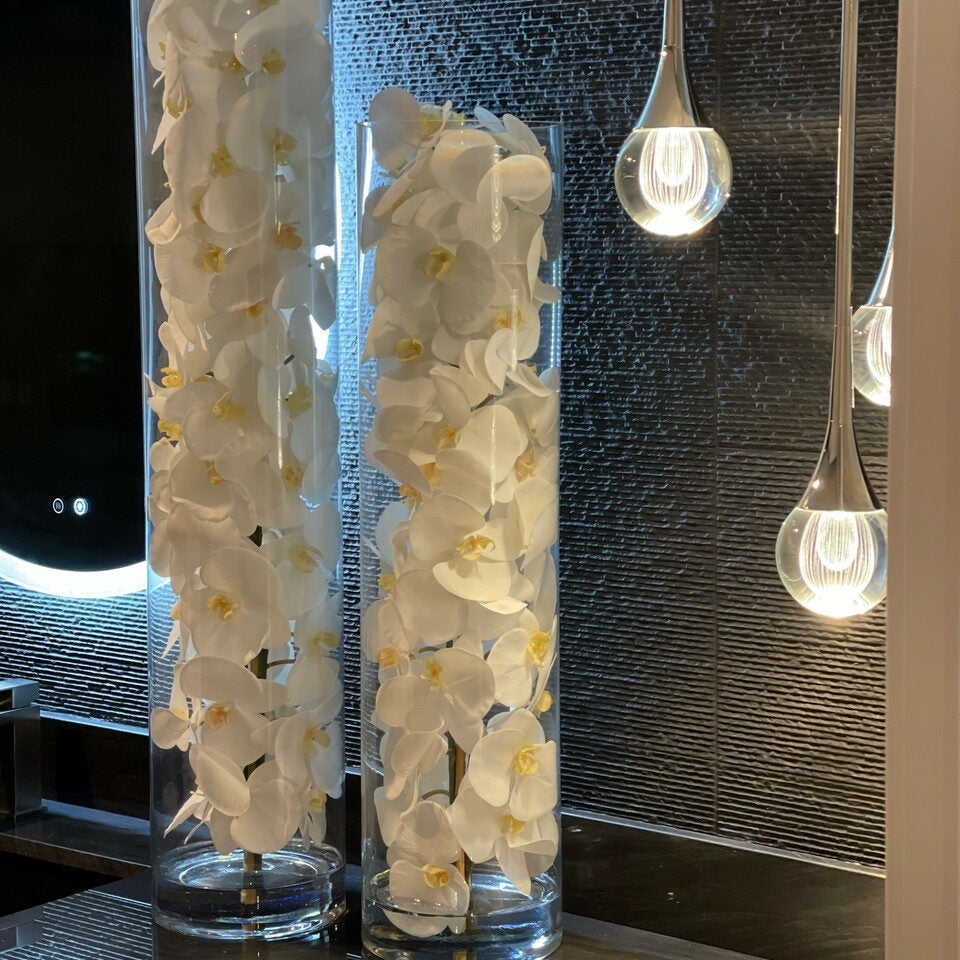 Premium Glaszylinder mit weißen Phalaenopsis-Orchideen