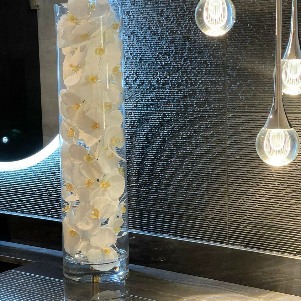 Premium Glaszylinder mit weißen Phalaenopsis-Orchideen