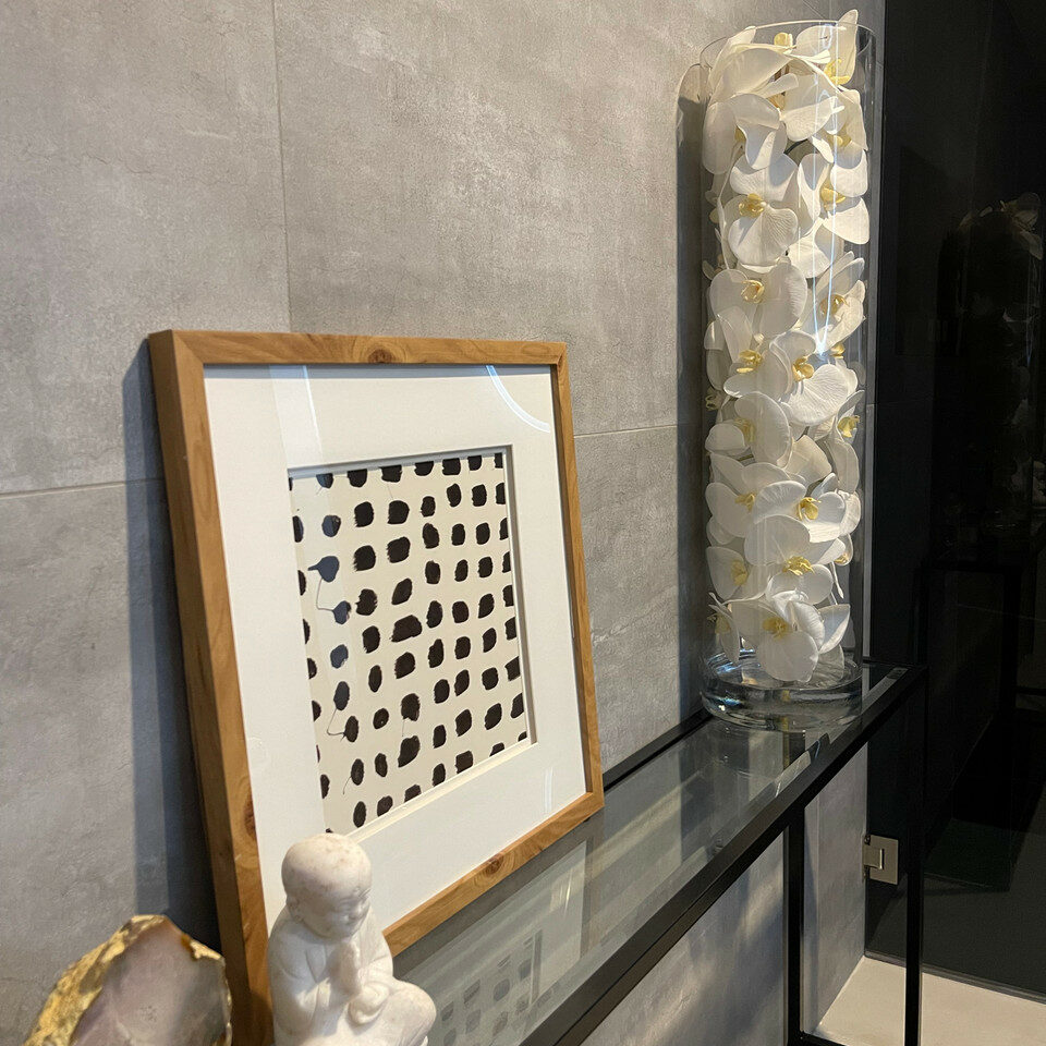 Premium Glaszylinder mit weißen Phalaenopsis-Orchideen
