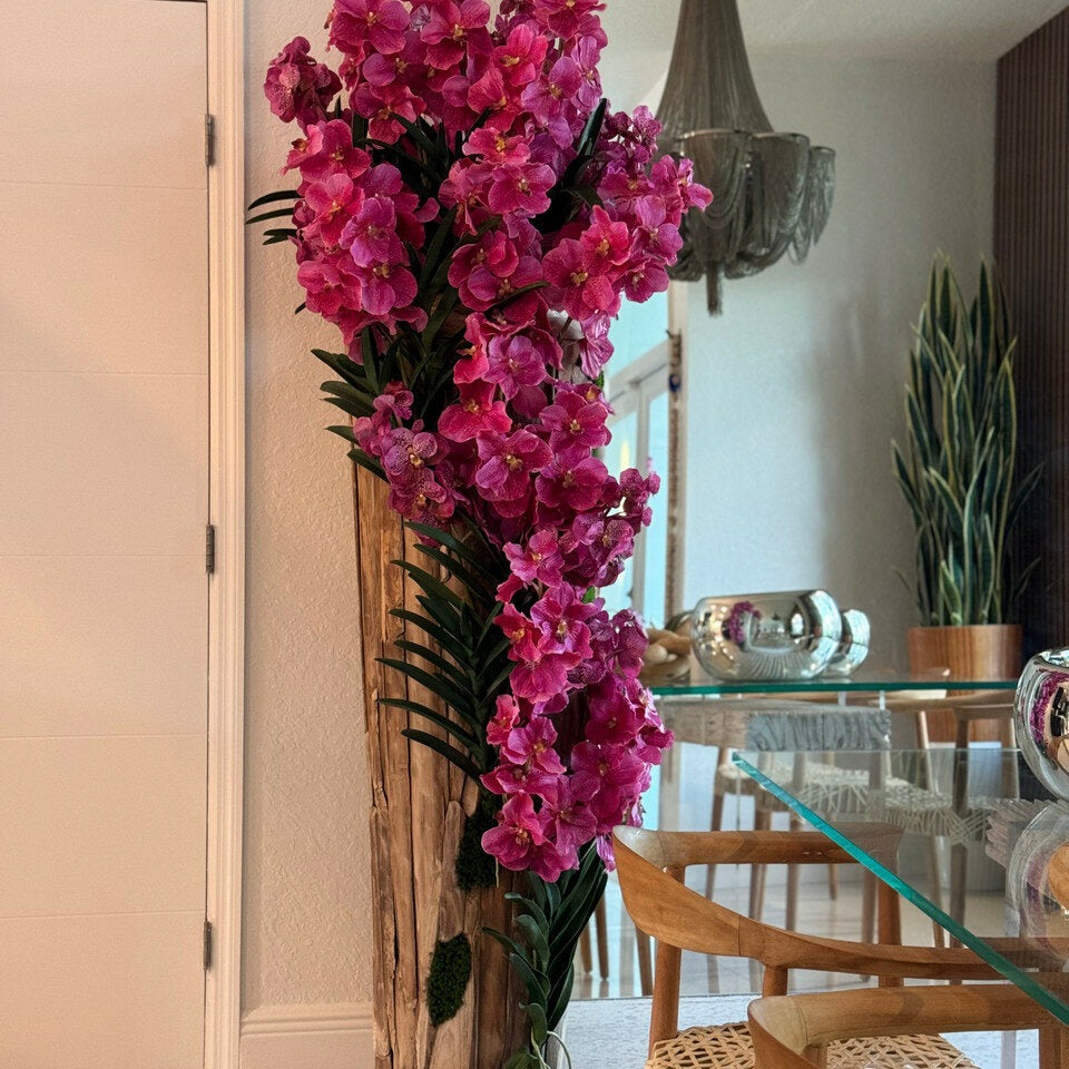 Premium Große Teakholzvase mit natürlichen Kanten und rosa Vanda-Orchideen